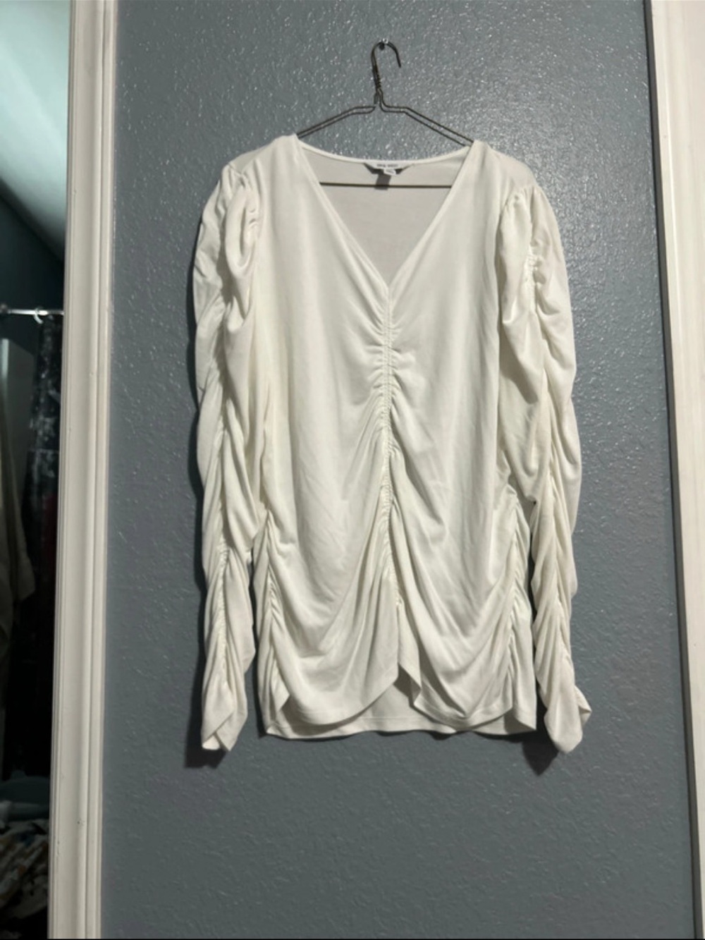 Nine West White Ruched V-Neck Long Sleeve Top